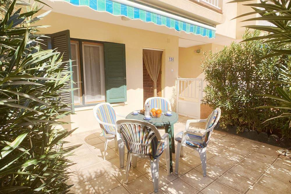 Entire apartment, Groundfloor with terrace in Plaza Bohemia in La Manga del Mar Menor, Mar Menor