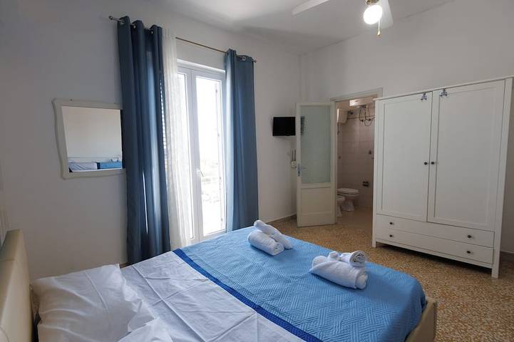 Entire apartment, Donna Rosalía Sea View Apartment with terrace/solarium included. in San Nicola l'Arena, Trabia