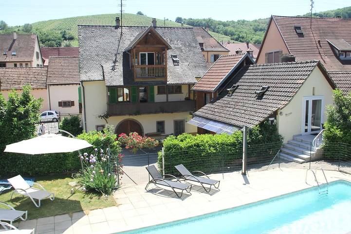 Gîte pour 4 personnes, avec piscine ainsi que jardin et jacuzzi à Katzenthal