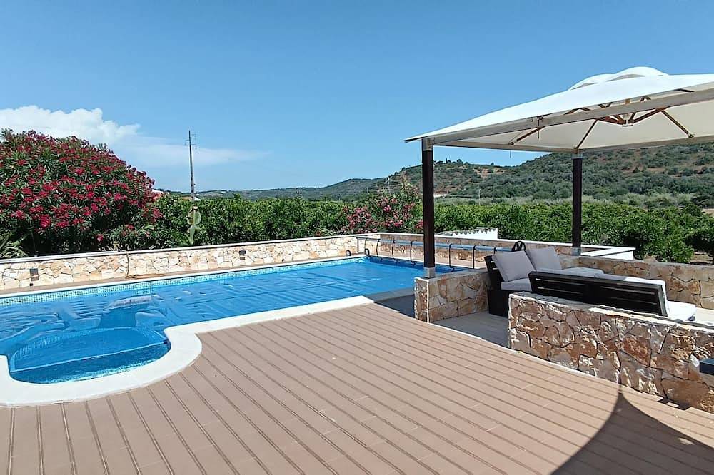 Villa with 3 bedrooms, 3 bathrooms, ac, wifi. Parking. in Silves, Faro Distrikt