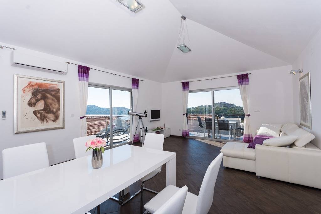 Ganze Wohnung, Ferienwohnung in Tribunj mit Meerblick, Terrasse, Klimaanlage, W-Lan (4265-1) in Tribunj, Šibenik-Knin