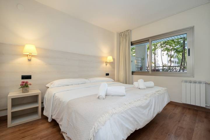 Ferienwohnung für 4 Personen, mit Balkon und Garten an der Costa Dorada