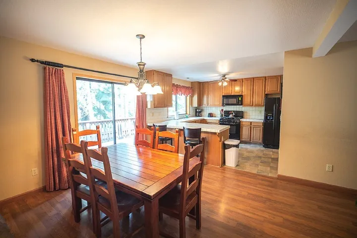 Vacation house for 6 people, with yard and hot tub as well as balcony - 1