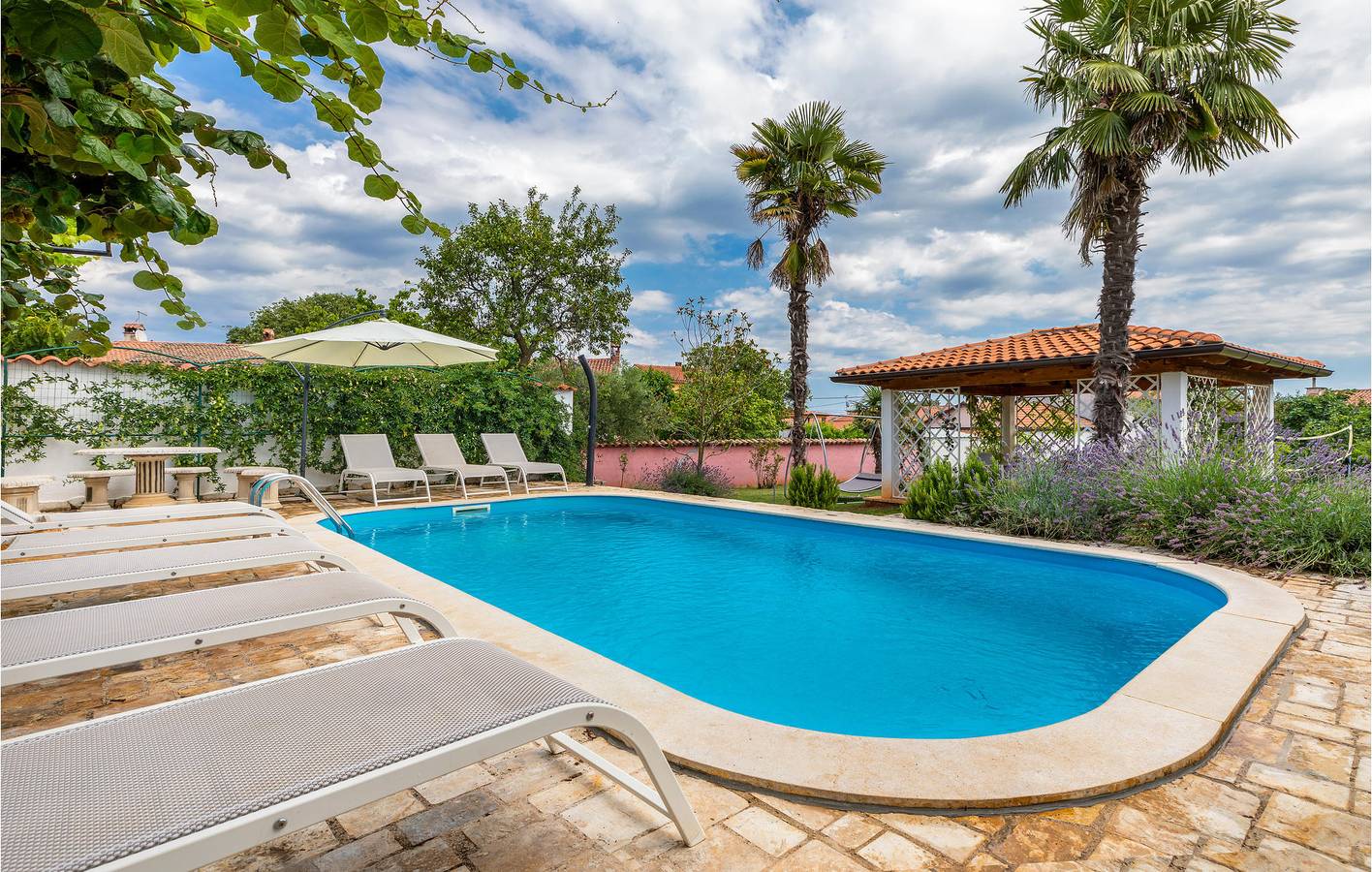Charmante 2-Zimmer-Wohnung mit Pool, Terrasse und WLAN in der Nähe von Labinci in Kastelir, Općina Kaštelir - Labinci