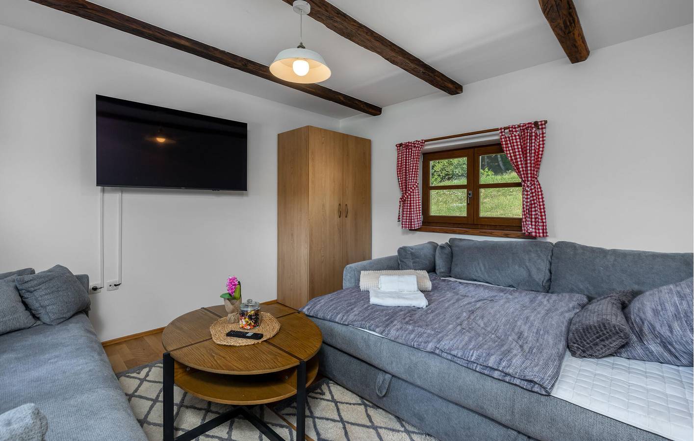 Charmante 2-Zimmer-Wohnung mit Pool und Terrasse, 300 m vom Fluss Dobra entfernt in Ozalj, Karlovac und Umgebung