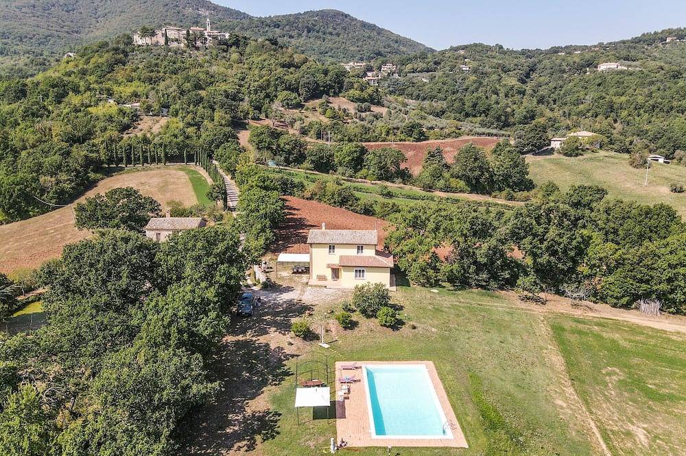 Detached house with private pool 1,5 km from shops and restaurant. Ac & Wi-fi in Montecchio, Provinsen Terni