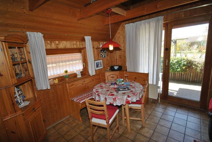 Komfortables, helles Holzhaus mit überdachter Südwestterrasse in Otterndorf, Cuxland