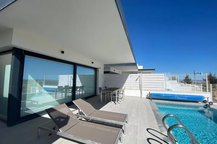 Villa for 10 people, with pool and balcony as well as view - 1