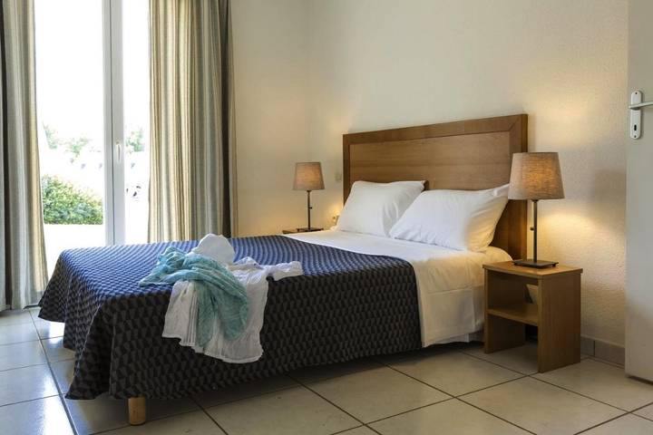 Ferienpark für 6 Personen, mit Terrasse und Kinderpool sowie Pool in der Bretagne - 3