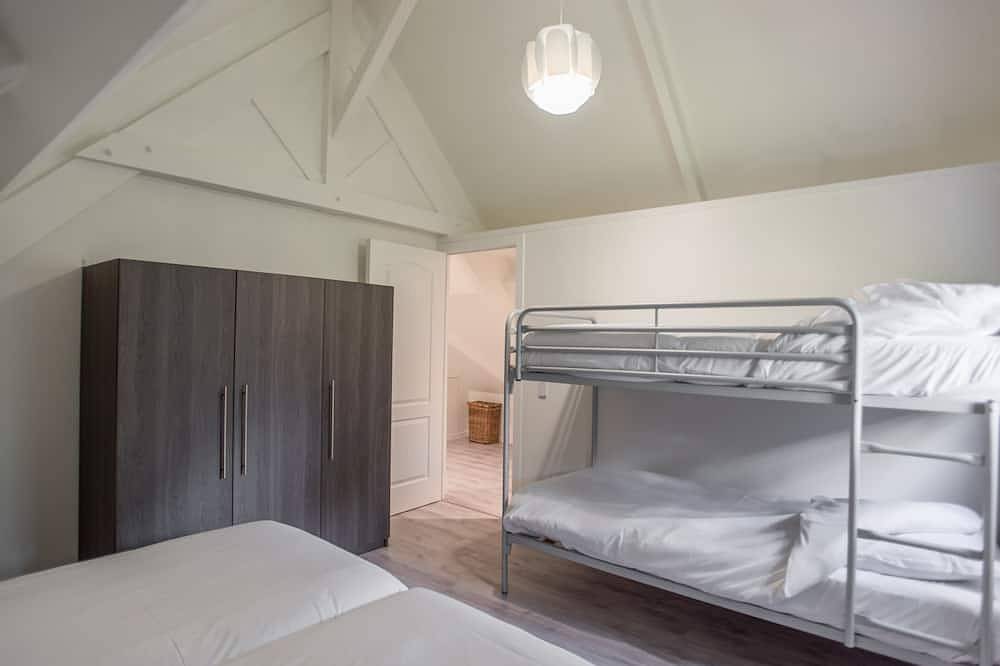 Modern huis op klein vakantiepark met zwembad in Lacapelle-Marival, Lot