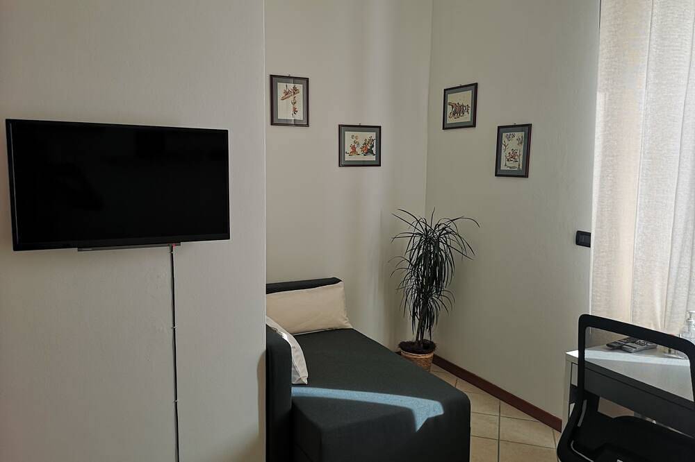 Ganze Wohnung, Holiday Apartment Brescia Centro in Brescia, Gardasee-Berge