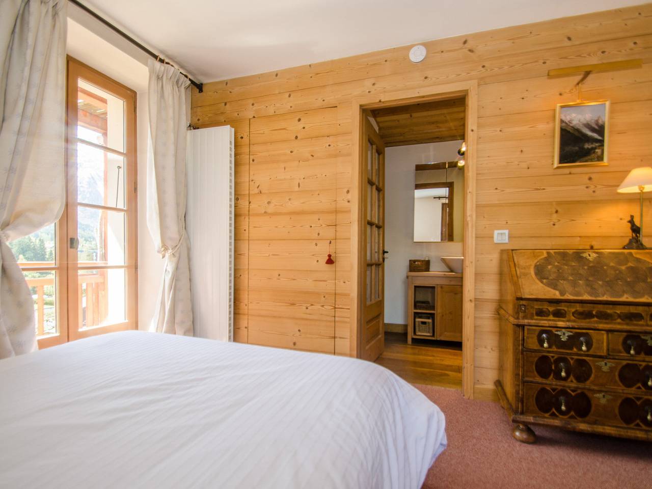 Entire apartment, Luxury apartment with balcony and Wifi in Chamonix in Chamonix-Mont-Blanc, Bonneville region