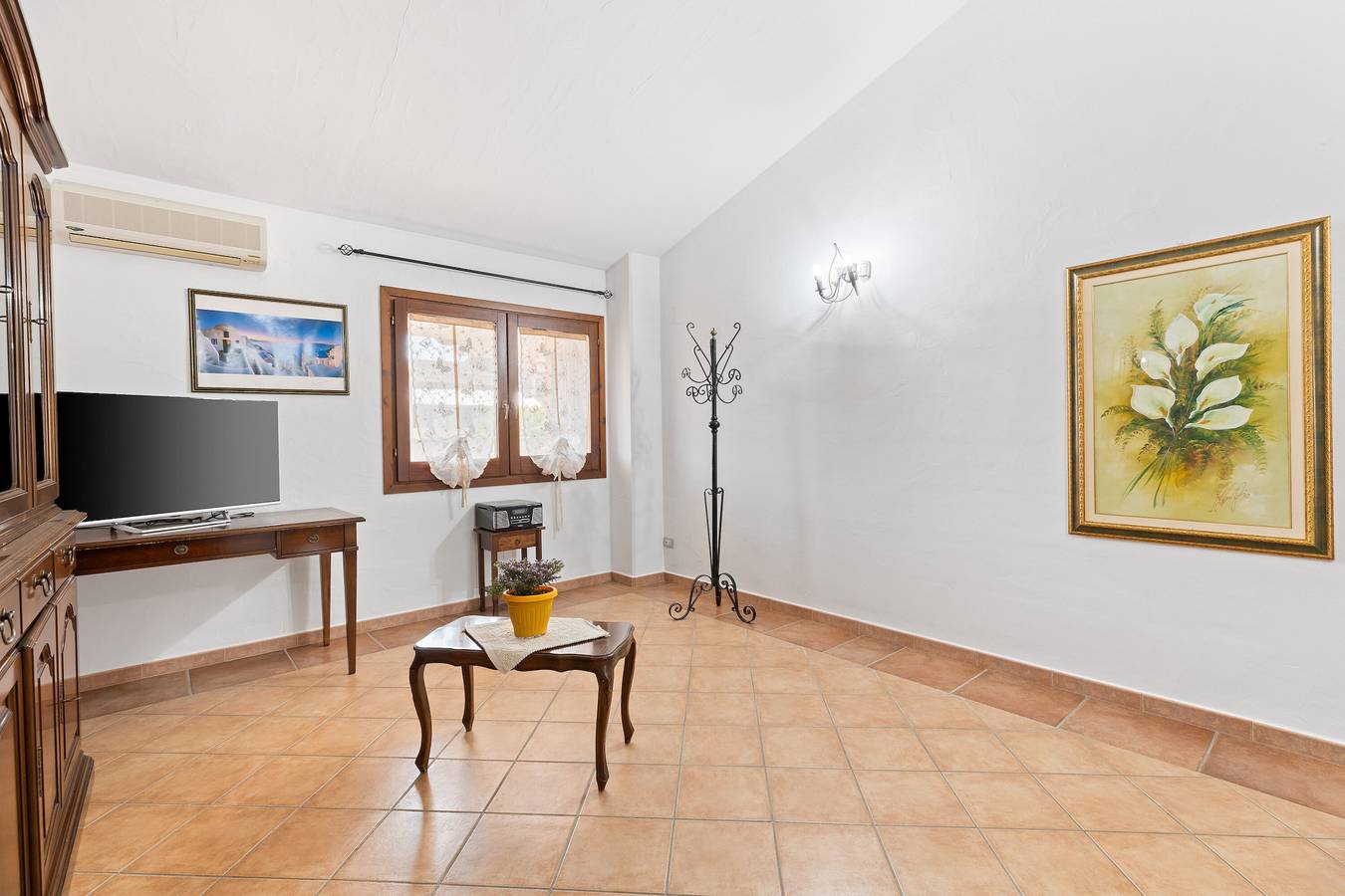 Ganze Wohnung, Ferienwohnung 'Elena' mit privatem Garten, Balkon und Klimaanlage in Terralba, Campidano