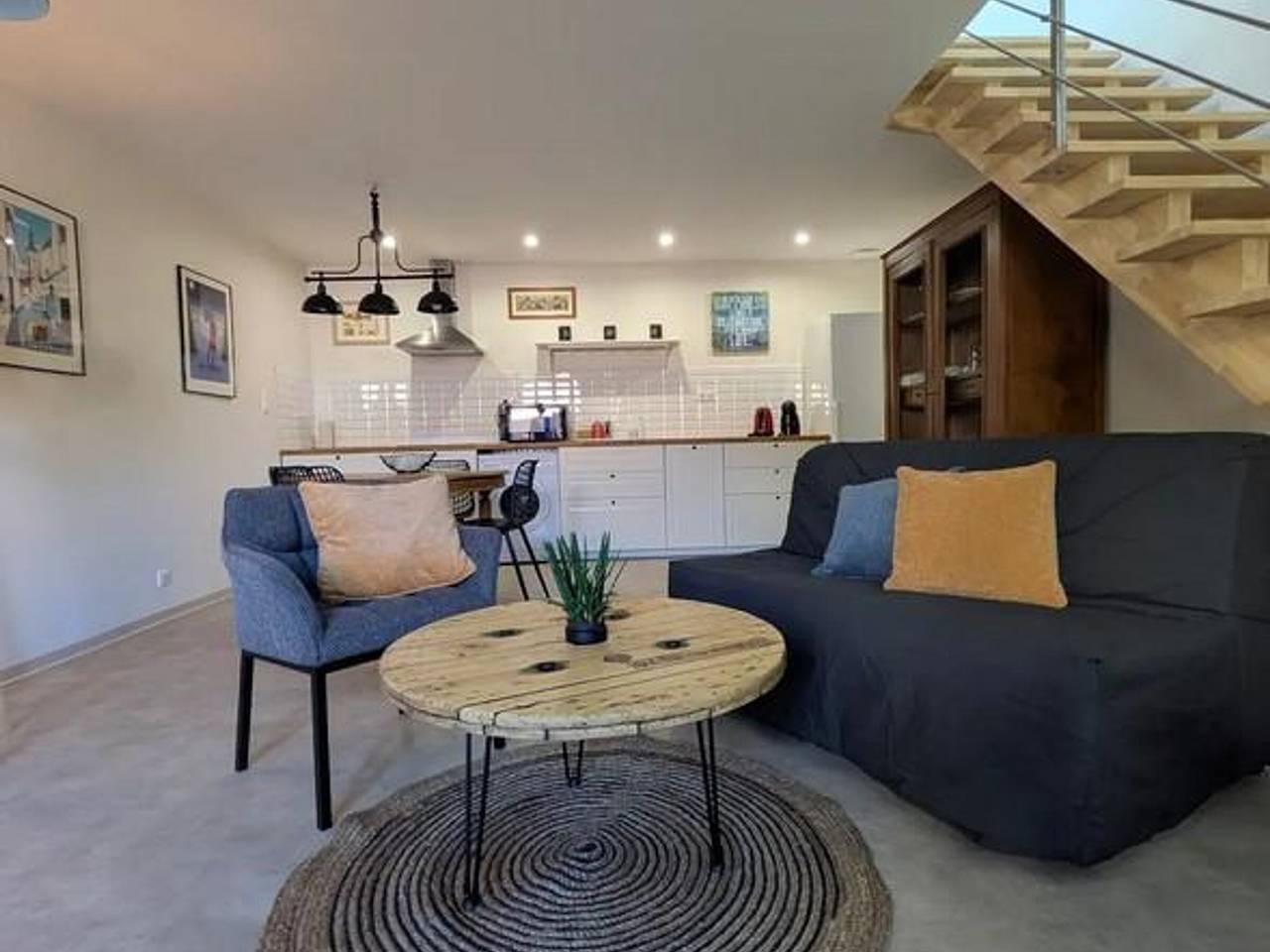 Appartement entier, Studio rénové avec mezzanine au cœur de Bourbon-l'Archambault in Bourbon-l'Archambault, Allier