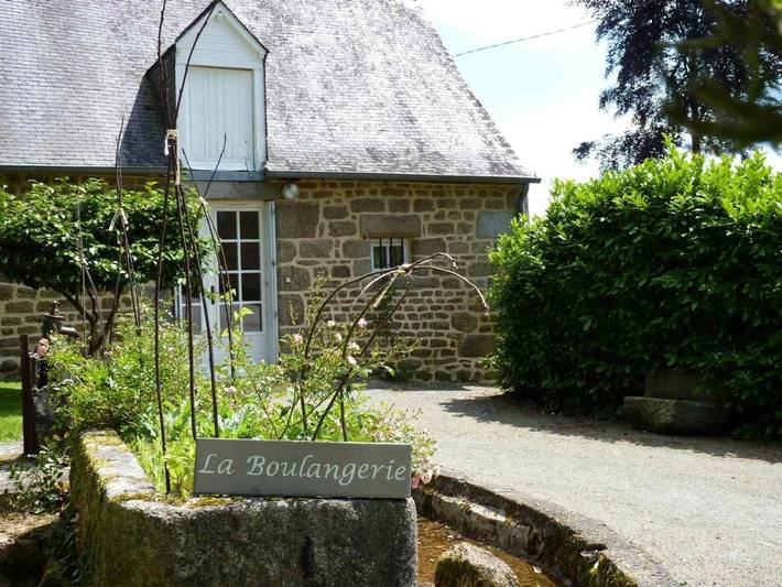 Location de vacances pour 4 personnes, avec jardin dans Maen-Roch - 2