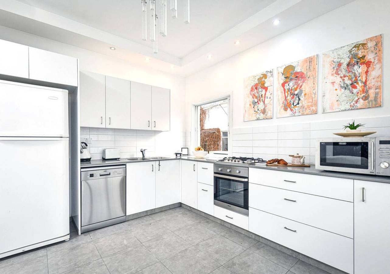 Entire apartment, Heart of Tel-Aviv Spacious Stay by Sea N' Rent in Tel Aviv, Tel Aviv District