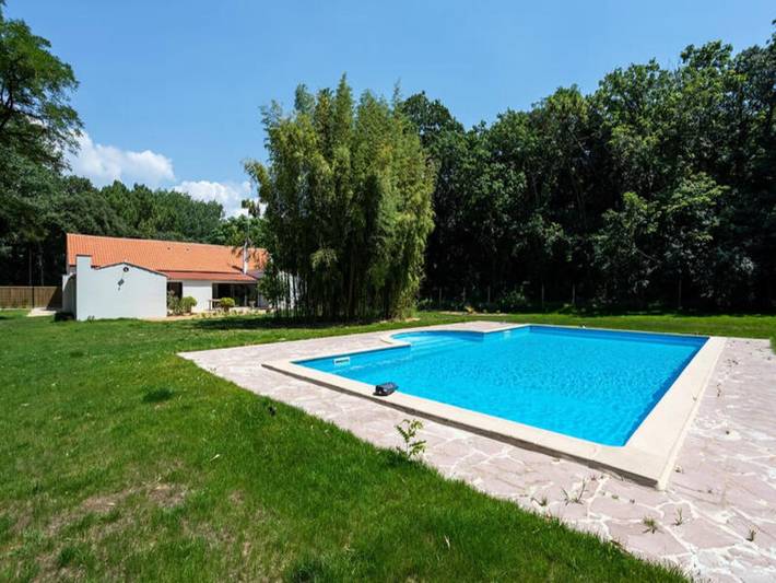 Appartement de vacances pour 10 personnes, avec piscine ainsi que jacuzzi et jardin