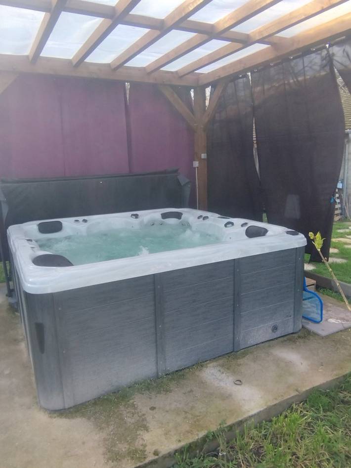 Gîte pour 3 personnes, avec jardin ainsi que jacuzzi et terrasse, animaux acceptés en Indre-et-Loire - 2