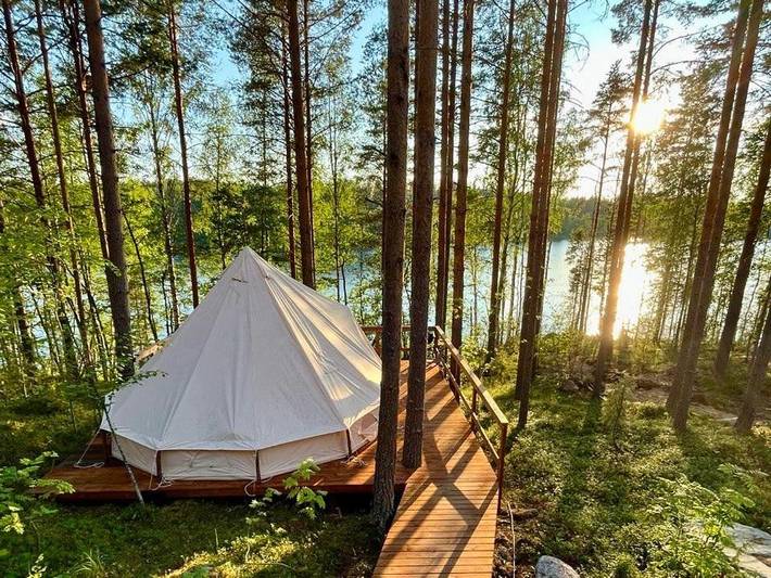 Camping voor 4 personen, with uitzicht and terras as well as sauna and uitzicht op het meer in Finland