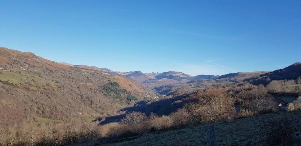 Location de vacances pour 4 personnes, avec jardin et vue, adapté aux familles à Saint-Projet-de-Salers - 4