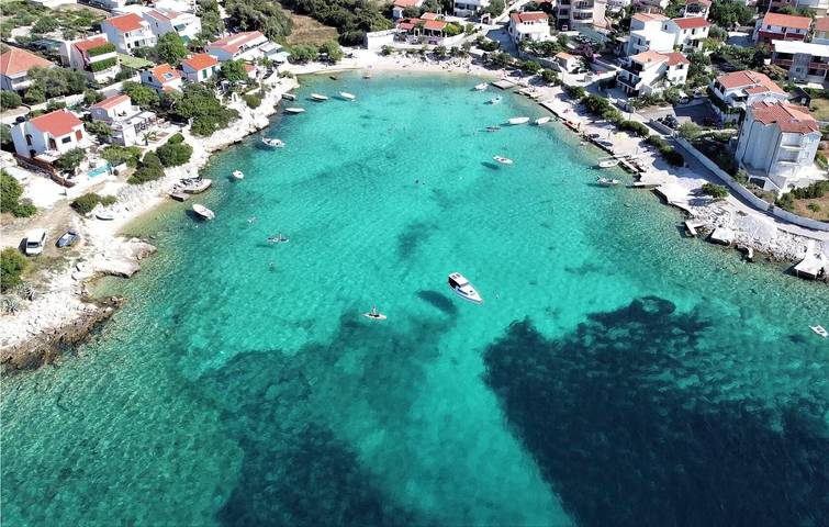 Entire holiday apartment, Charming Apartment with Terrace, Near Coastline and City Center in Kanica in Kanica, Razanj