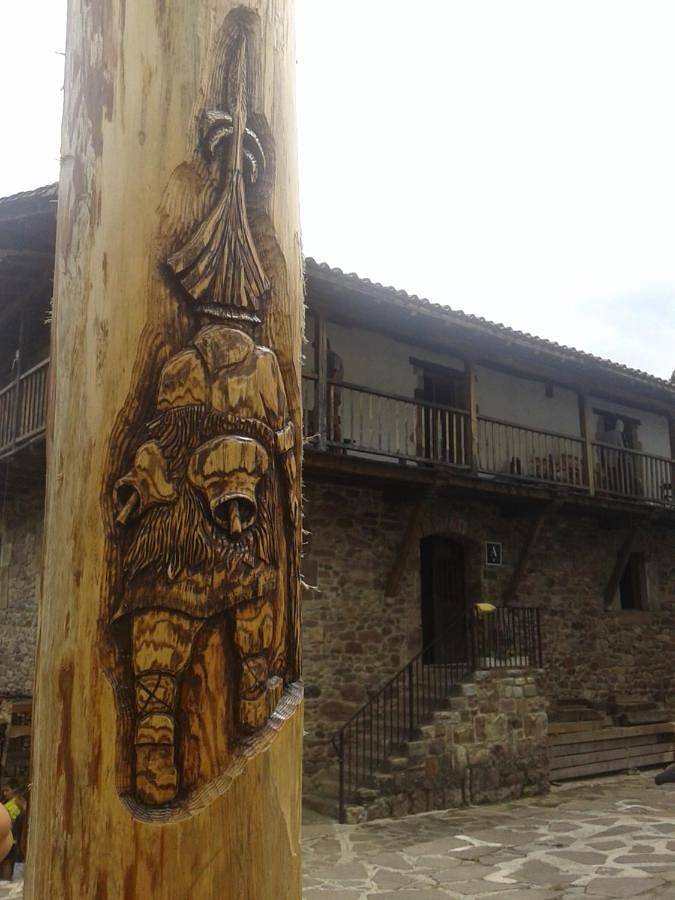 Auberge, avec Balcon ainsi que Terrasse et Vue
