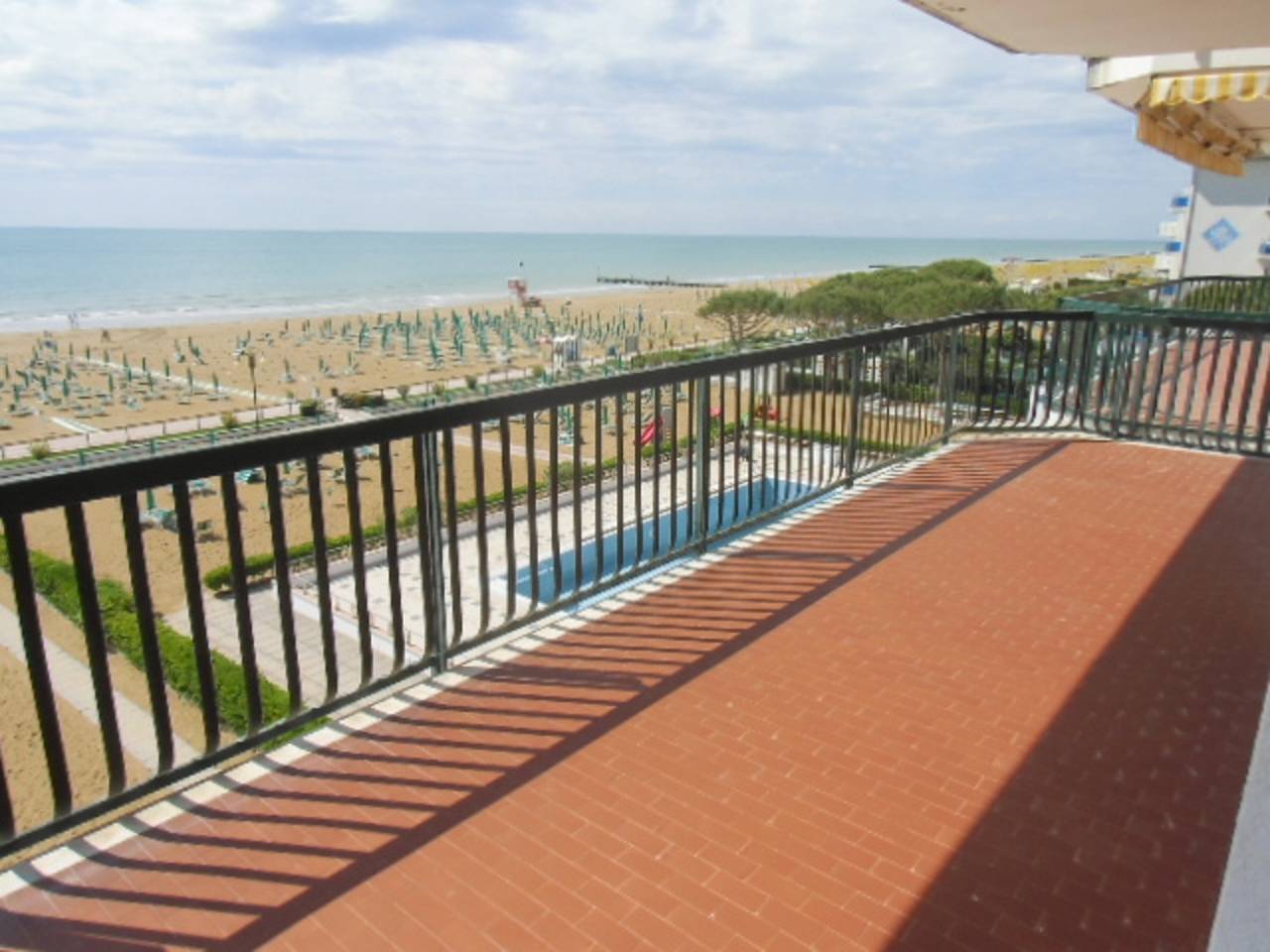 Appartamento intero, Appartamento 'Residence Il Panfilo Sul Mare' con vista mare, piscina in comune e terrazza privata in Lido di Jesolo, Jesolo