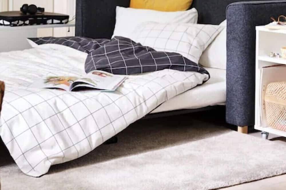 House In Private Mews, Free Parking. Station 2 Min Walk Trains 25 Min To London in Woking, Surrey