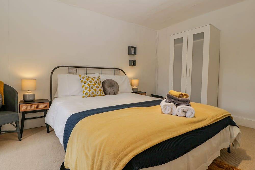 Pentre Court Cottage, pet friendly, with a garden in Abergavenny in Abergavenny, Brecon Beacons