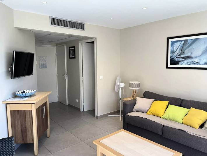 Gîte pour 5 personnes, avec terrasse et piscine dans Plage du Port Fréjus
