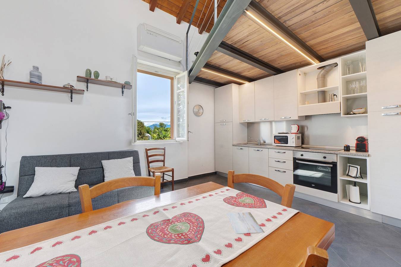 Ganze Wohnung, La Casa di Lillo Angera – Komfortables Apartment nahe dem Seeufer in Angera, Comune di Angera