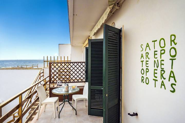 Ferienwohnung für 4 Personen, mit Terrasse und Meerblick in Torre Lapillo