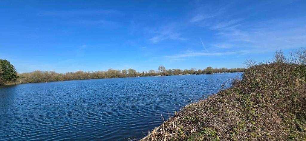 Entire apartment, Lovely Cosy Apartment near Water Parks in South Cerney, Gloucestershire