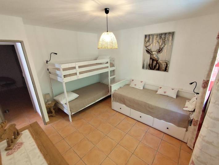 Location de vacances pour 6 personnes, avec terrasse ainsi que jardin et vue à Los Masos