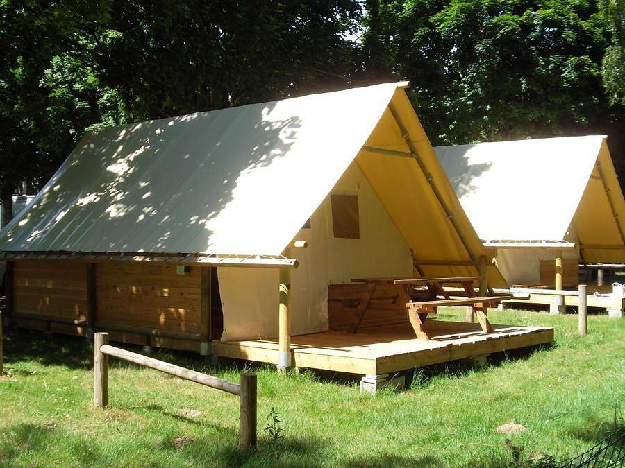 Flower Camping Beauchêne - Glamping tent 4 persons - Bungalow Amazone Standard 20m² / 2 bedrooms - terrace (no private bathroom) in Avrillé (Vendée), Vendée