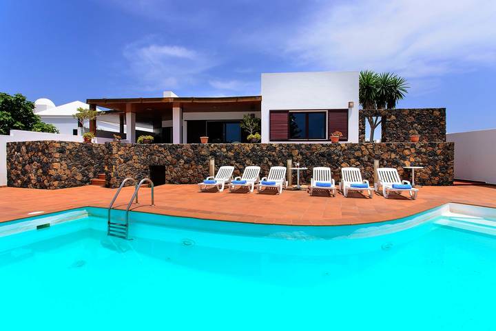 Villa de férias 'Casa Erasmo' com vista para o mar, Wi-Fi e ar condicionado in Arrecife (Espanha), Lanzarote