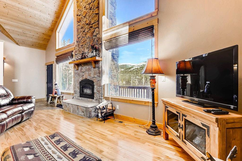 Willow Creek-Custom-Kabine mit Kamin / große Terrasse / privat in Park County