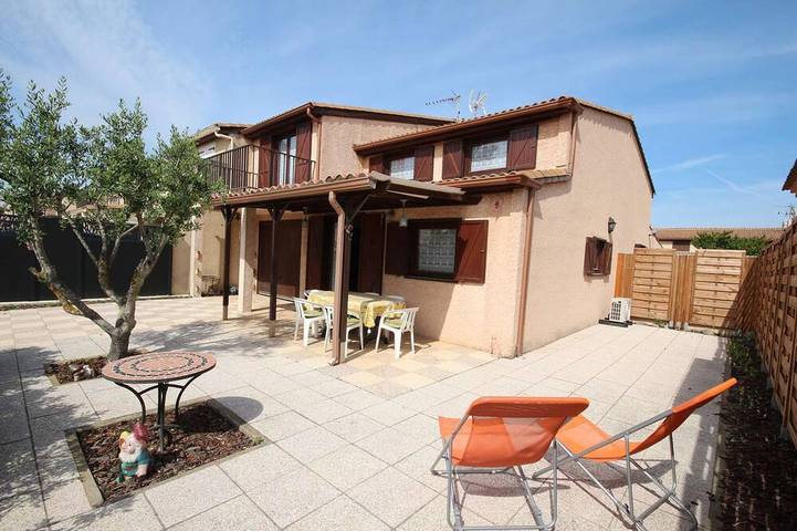 Village vacances pour 7 personnes, avec balcon et piscine dans le Languedoc-Roussillon