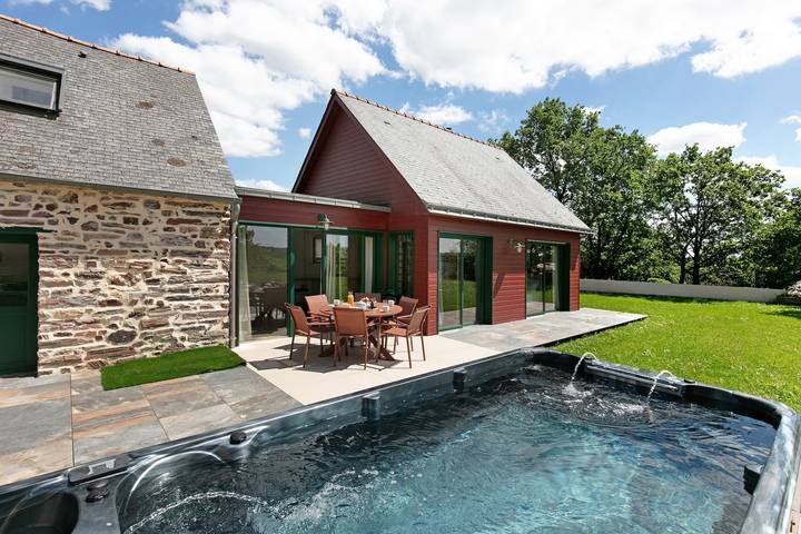 Gîte pour 6 personnes, avec Jacuzzi et Jardin