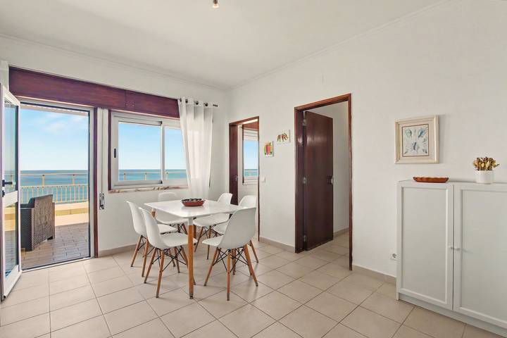 Ferienhaus 'T1 mit Terrasse direkt am Strand' mit Meerblick, Balkon und Wlan in Cavacos, Quarteira