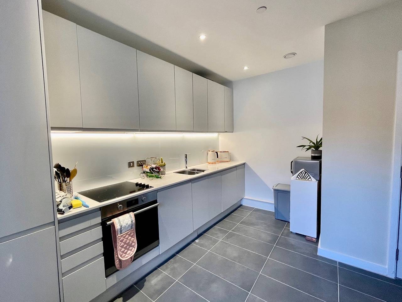 Pass the Keys | Stylish Central Manchester townhouse with parking in Grand Manchester