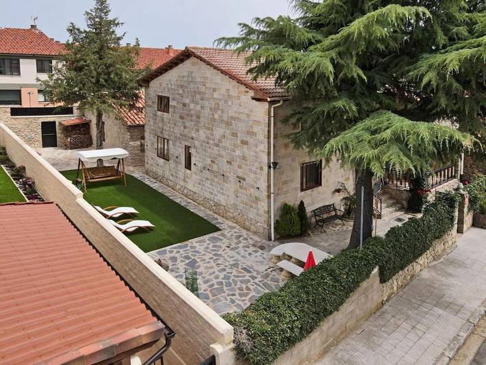 Casa rural para 27 personas, con Balcón y Terraza además de Jardín y Vistas en Calatañazor - 4