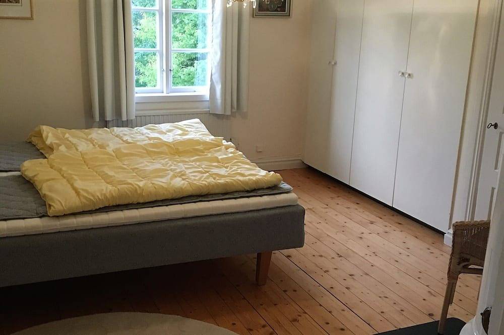 Großes Haus mit Platz für zwei Familien in einem großen Bauernhof in Tranås, Sommen