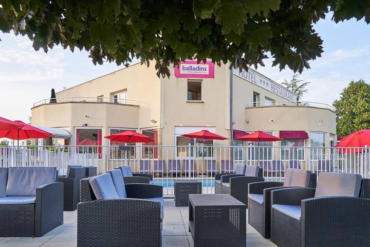 Hôtel pour 2 personnes, avec Terrasse ainsi que Jardin et Piscine