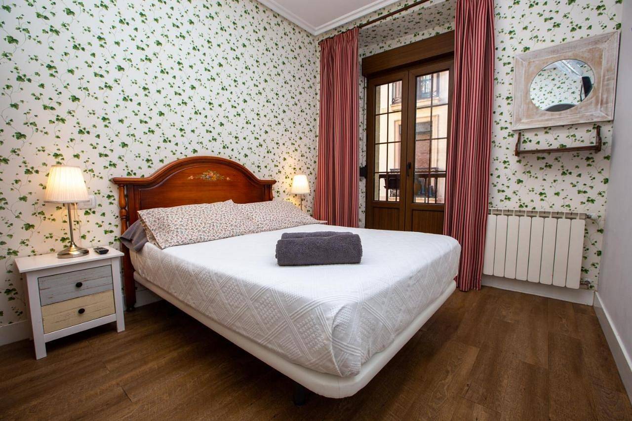 Double Room with Shared Bathroom in Kontxa hondartza - Playa de la Concha (San Sebastian), San Sebastian
