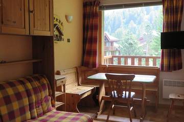 Chalet pour 4 personnes, avec balcon et piscine dans Valmorel
