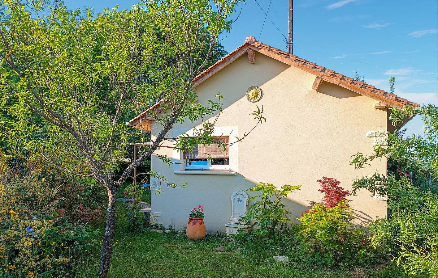 Appartement confortable dans le jardin avec WiFi et parking in Saint-André-d'Allas, Périgord Noir