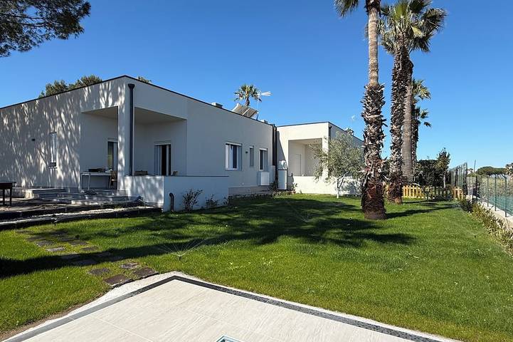Heavenseahome, villa con vista mare, ampi spazi e tranquillità. Animali ammessi. in Costa Saracena, Augusta (comune)