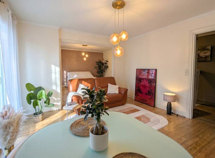Entire apartment, Charming apartment Chartres 80 m², terrace in Chartres, Chartres region
