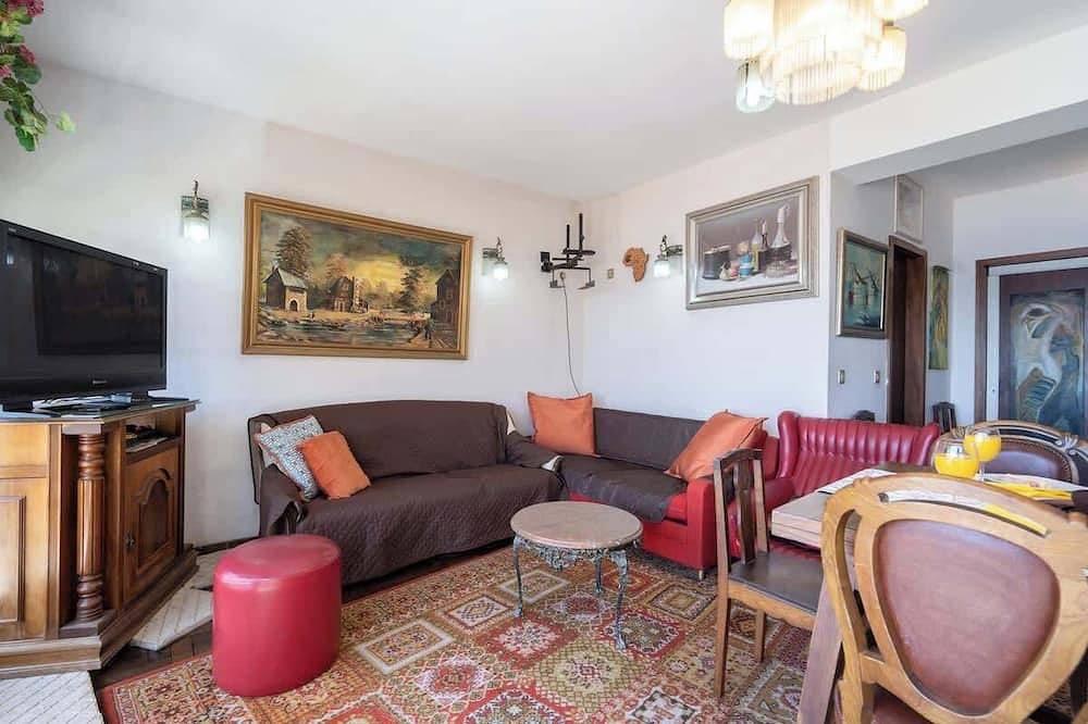 Ganze Wohnung, Sunny Vintage Apartment at the Beach by Host Wise in Vila do Conde, Porto Distrikt